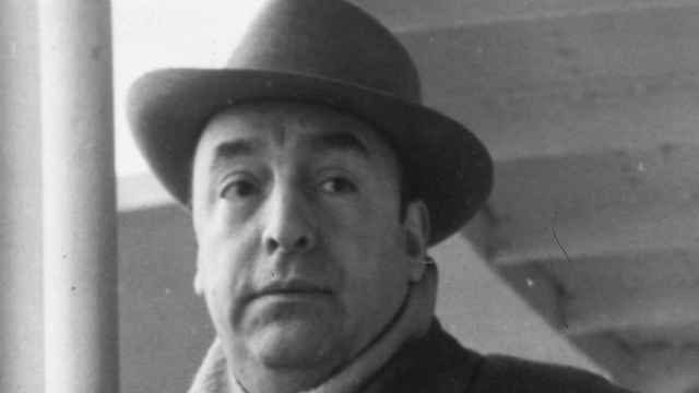 El poeta chileno Pablo Neruda, en una imagen de 1952 / Santiagonostalgico (FLICKR)