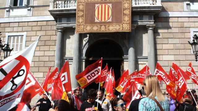 Trabajadores públicos se manifiestan frente al Palau de la Generalitat junto al sindicato Comisiones Obreras (CCOO) / CCOO
