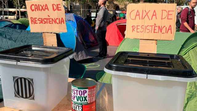 Dos caja de resistencia con las urnas de votación del referéndum ilegal del 1-O / TWITTER