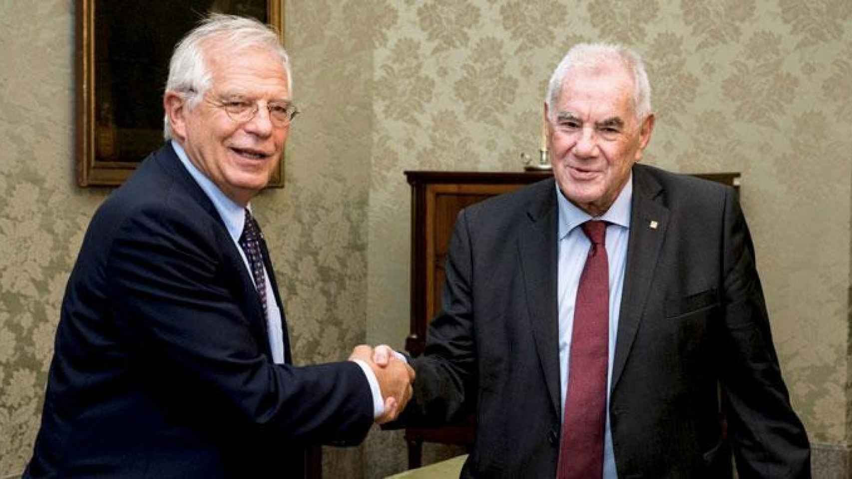 El Ministro de Asuntos Exteriores, Josep Borrell (i), y su homólogo en Cataluña, Ernest Maragall (d) / EFE