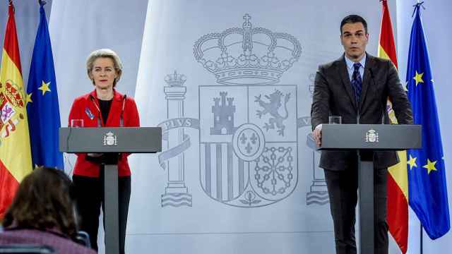 La presidenta de la Comisión Europea, Ursula von der Leyen, y el presidente del Gobierno de España, Pedro Sánchez / RICARDO RUBIO - EUROPA PRESS