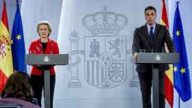 La presidenta de la Comisión Europea, Ursula von der Leyen, y el presidente del Gobierno de España, Pedro Sánchez / RICARDO RUBIO - EUROPA PRESS