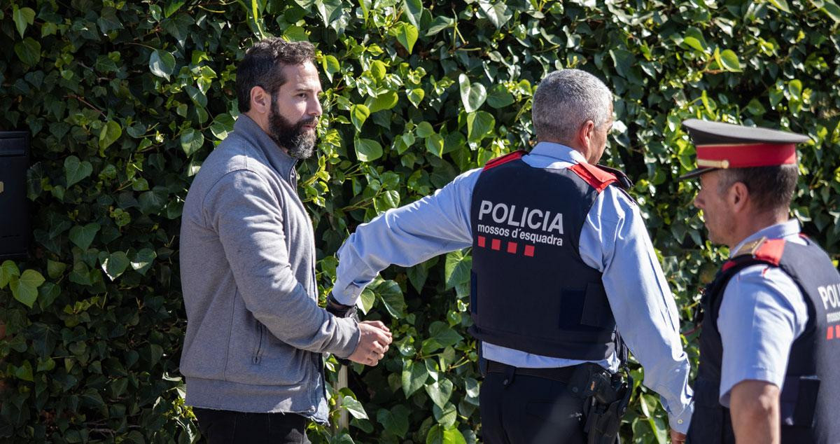 El acusado del crimen de la Urbana, Albert López, durante la reconstrucción / EUROPAPRESS