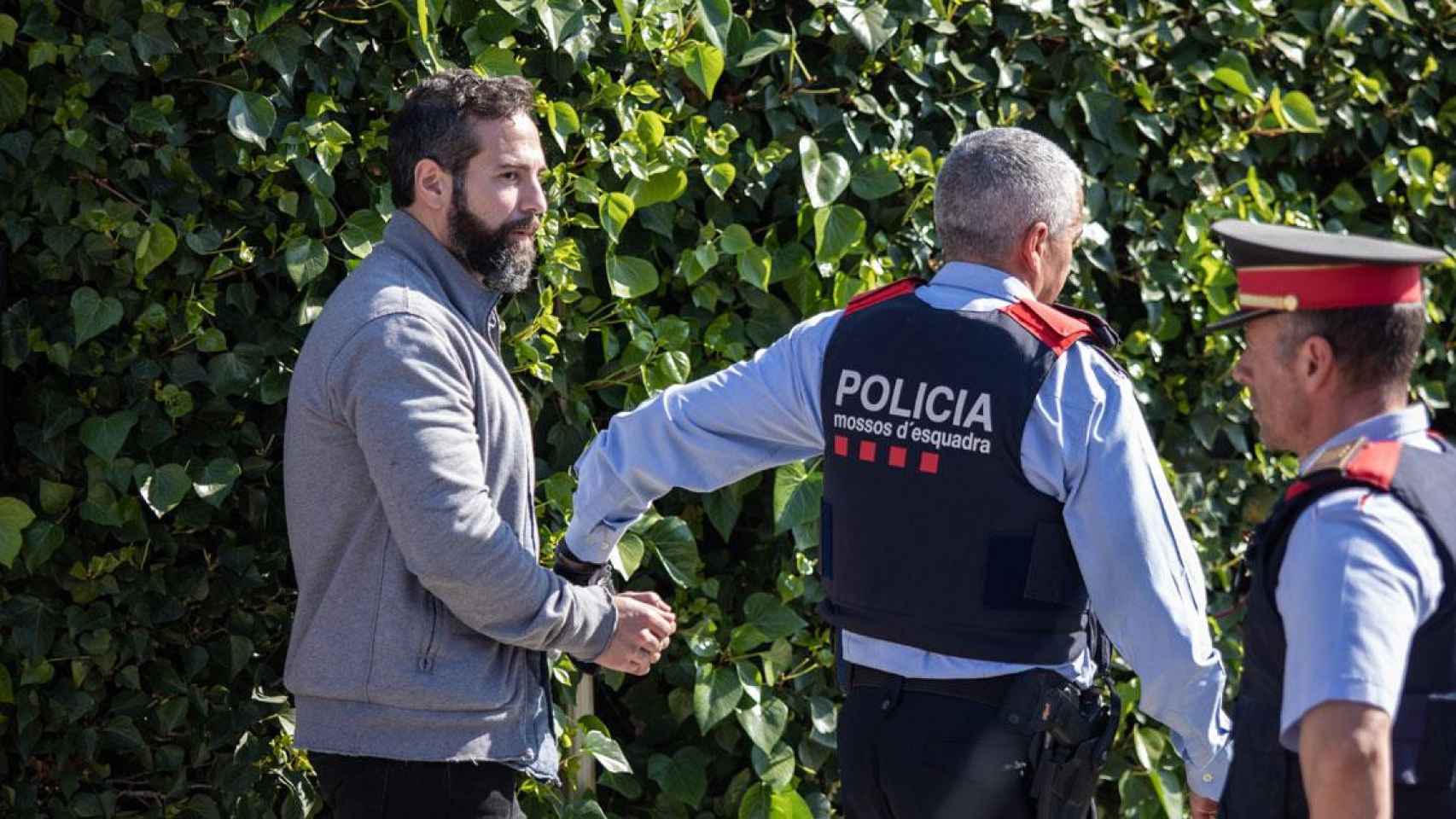 El acusado del crimen de la Urbana, Albert López, durante la reconstrucción / EUROPAPRESS