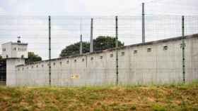 Vista exterior de la prisión de Le Mans.
