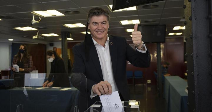 Antoni Cañete vota durante las elecciones de Pimec / EP
