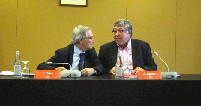 El exalcalde de Barcelona y expresidente del AMB, Xavier Trias (i), junto al alcalde socialista que aún ejerce de número dos de la institución, Antonio Balmón (d) / EP