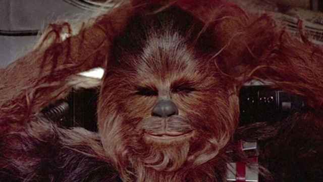 Imagen de Chewbacca, ser de la saga 'Star Wars' que habla un lenguaje inventado / WALT DISNEY PICTURES