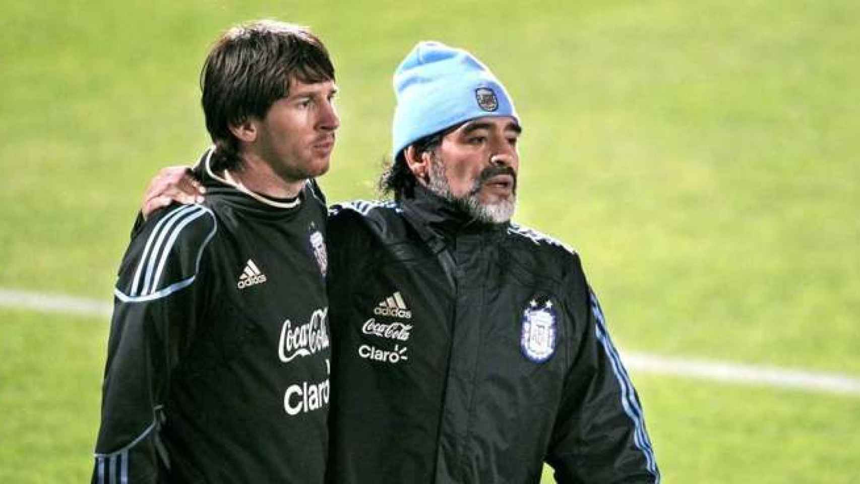 Una foto de archivo de Maradona con Messi / EFE