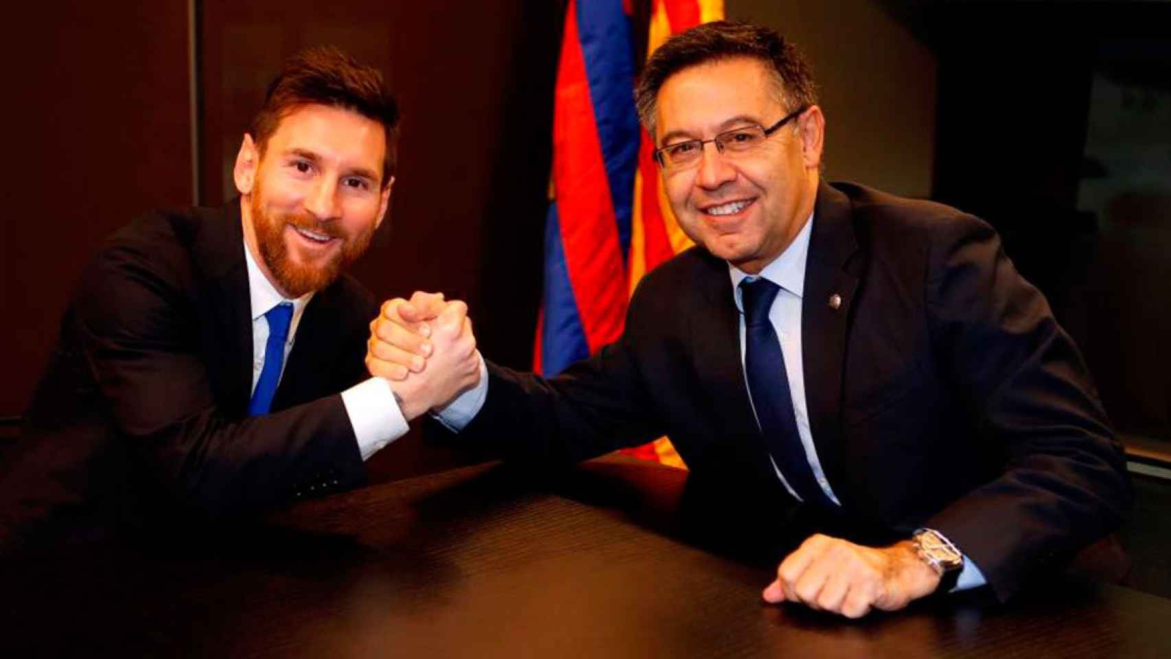 Leo Messi y Josep Maria Bartomeu sellan su vinculación con el Barça / FCB