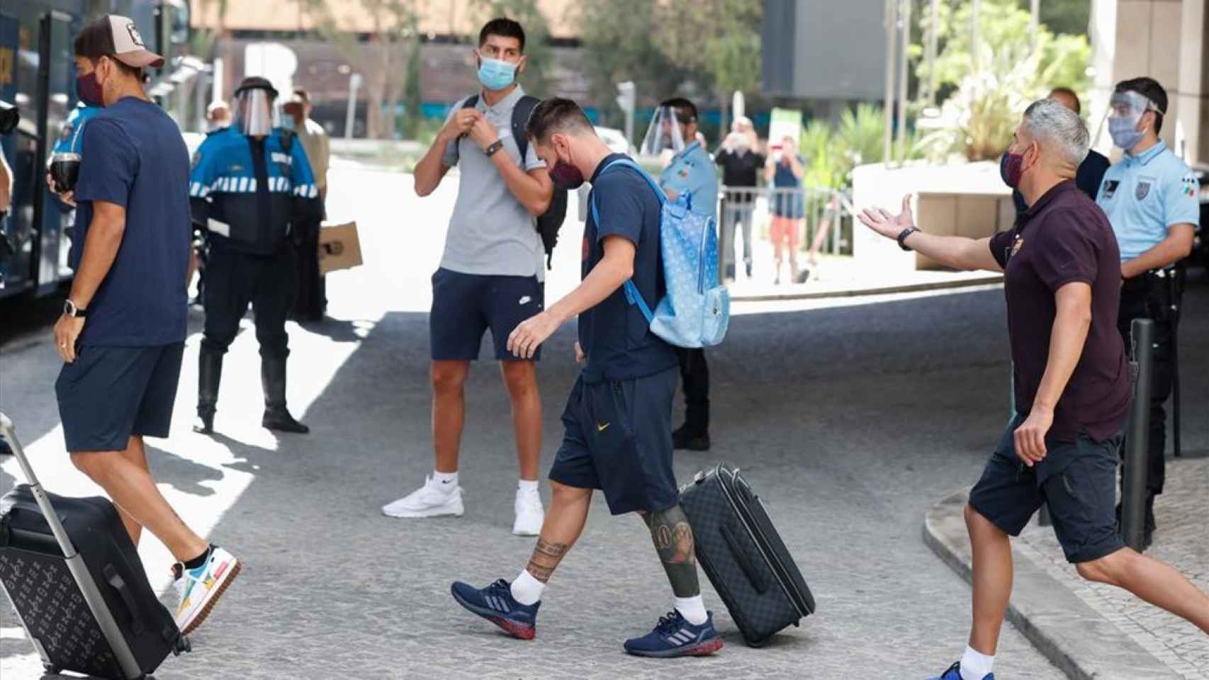 Leo Messi, capitán del Barça, a la salida de su hotel en Lisboa | REDES