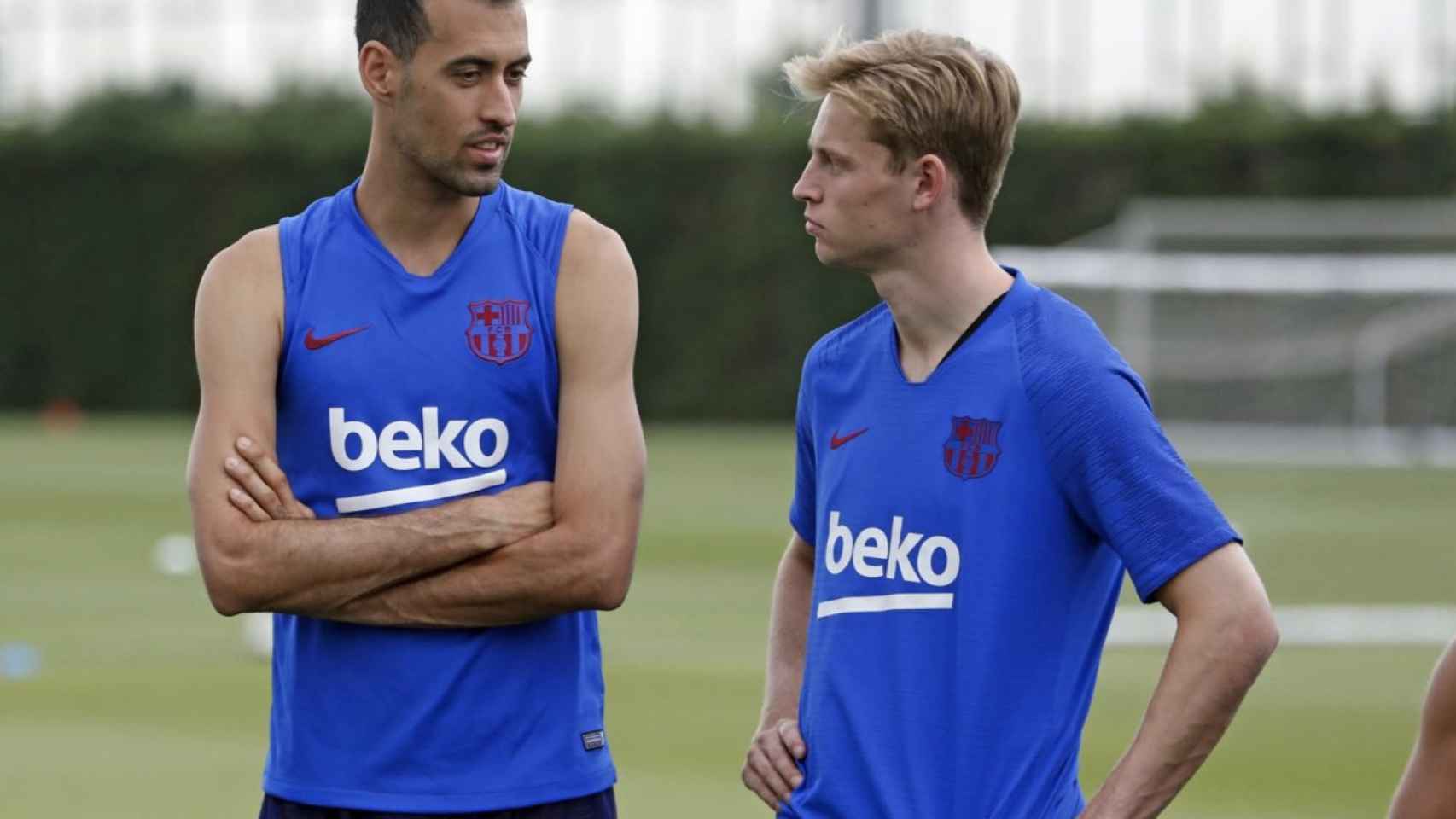 Una foto de De Jong y Busquets durante un entrenamiento del Barça / FCB