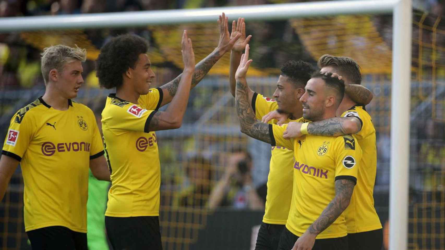 Witsel, Alcácer, Sancho y Reus celebrando un gol del Borussia Dortmund / EFE