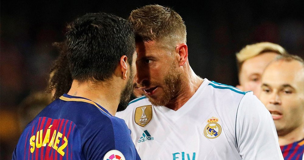 Luis Suárez y Sergio Ramos durante el último clásico disputado en el Camp Nou / EFE