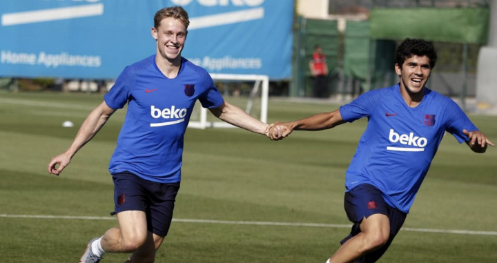Un foto de De Jong y Aleñá durante un entrenamiento del Barça / FCB