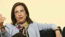 La ministra de Defensa, Margarita Robles, quien cierra filas con el CNI