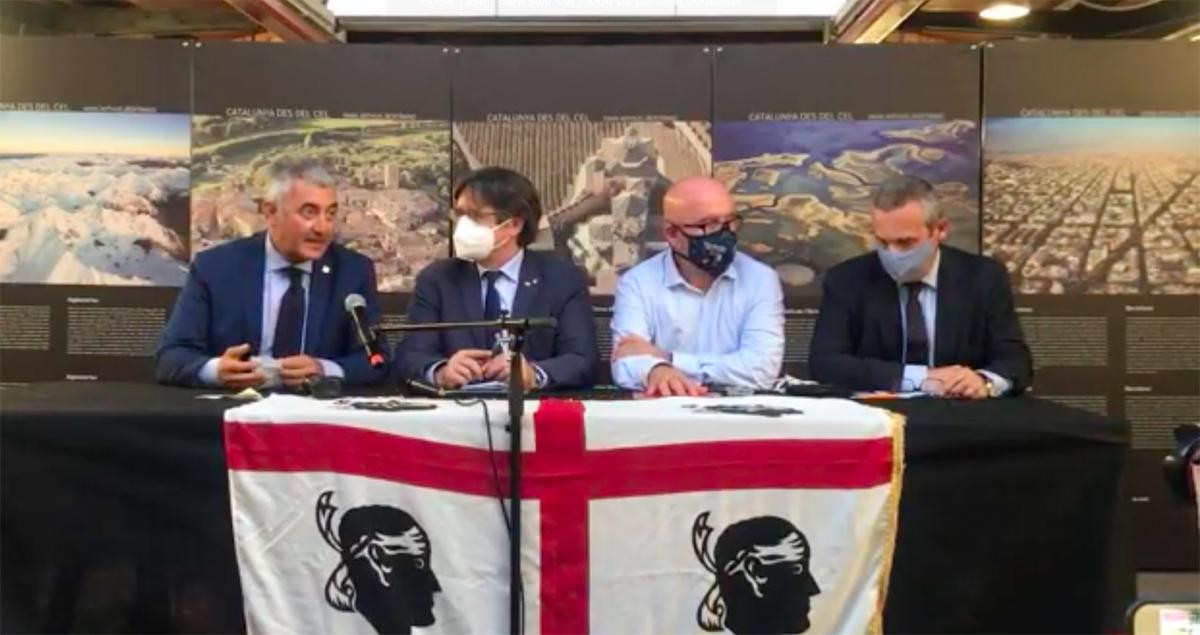 Carles Puigdemont comparece junto a Gonzalo Boye y Josep Lluís Alay en L'Alguer