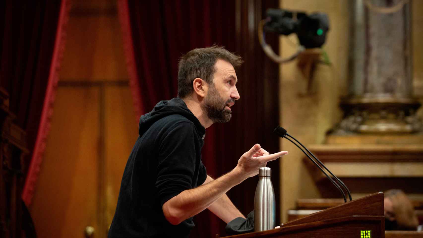 El exdiputado de la CUP Pau Juvillà en un pleno del Parlament / EUROPA PRESS