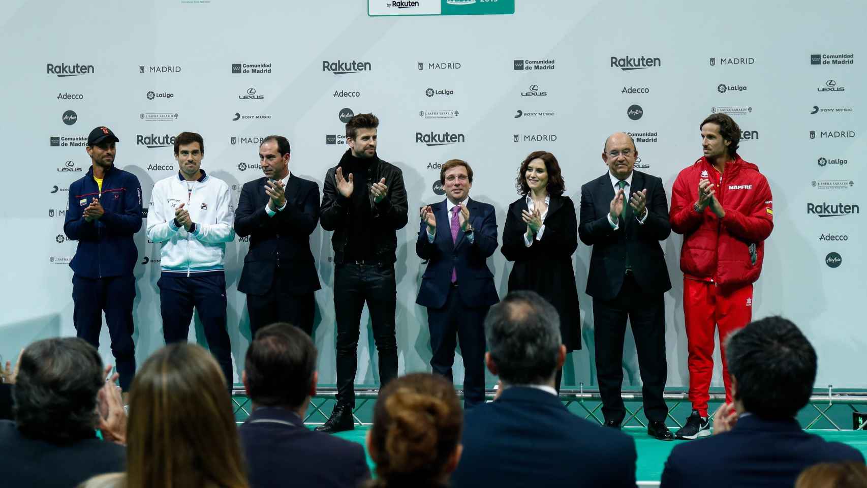 Gerard Piqué junto a Isabel Díaz Ayuso en la presentación de la Copa Davis de Madrid / EUROPA PRESS