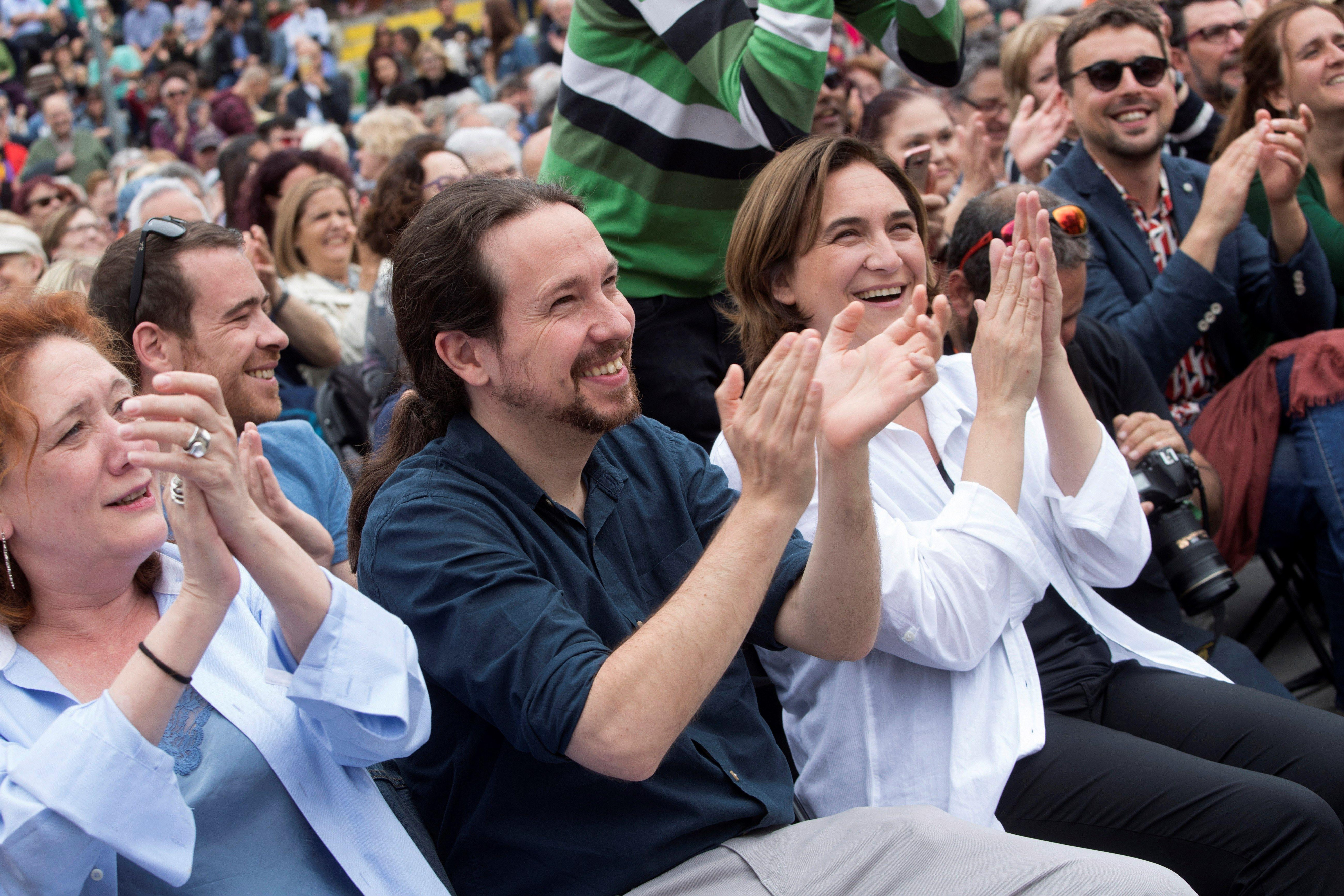 Ada Colau y Pablo Iglesias en un acto de campaña para las elecciones del 26M / EFE