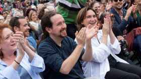 Ada Colau y Pablo Iglesias en un acto de campaña para las elecciones del 26M / EFE