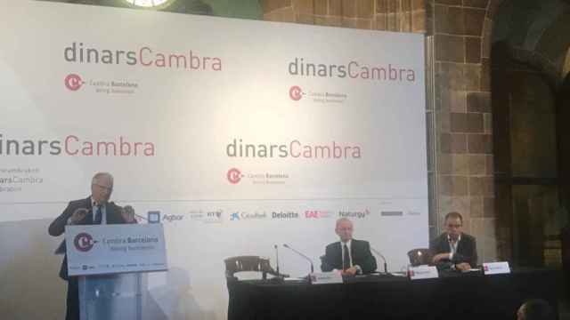 El candidato del PP a la alcaldía de Barcelona, Josep Bou, en su intervención durante el 'Dinars Cambra' / CG