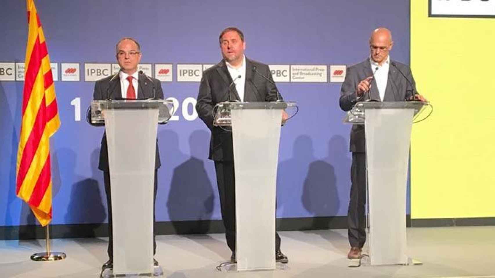 Los consejeros Jordi Turull, Oriol Junqueras y Raül Romeva (de izquierda a derecha) explican la logística del 1-O / GENCAT