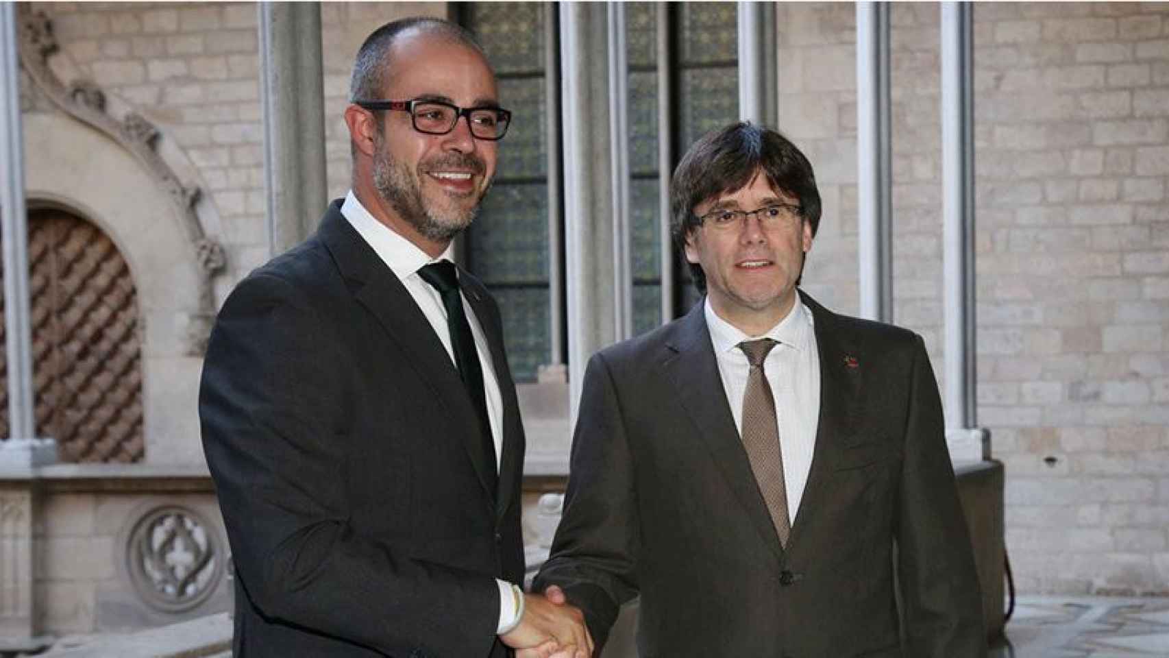 Miquel Buch, expresidente de la Asociación Catalana de Municipios, con el ex presidente de la Generalitat Carles Puigdemont / CG