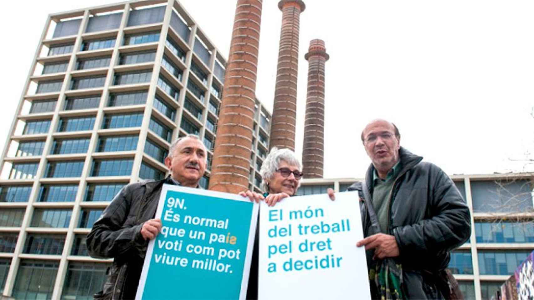 EPepe Álvarez (I) y su homólogo de CCOO, Joan Carles Gallego, haciendo campaña por el derecho a decidir con Muriel Casals, cuando la diputada de JxSí presidía Òmnium Cultural.