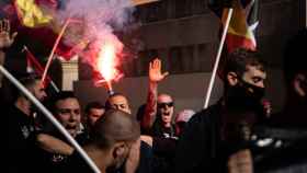 Jóvenes neonazis se manifiestan en Barcelona durante un 12-O / EUROPA PRESS