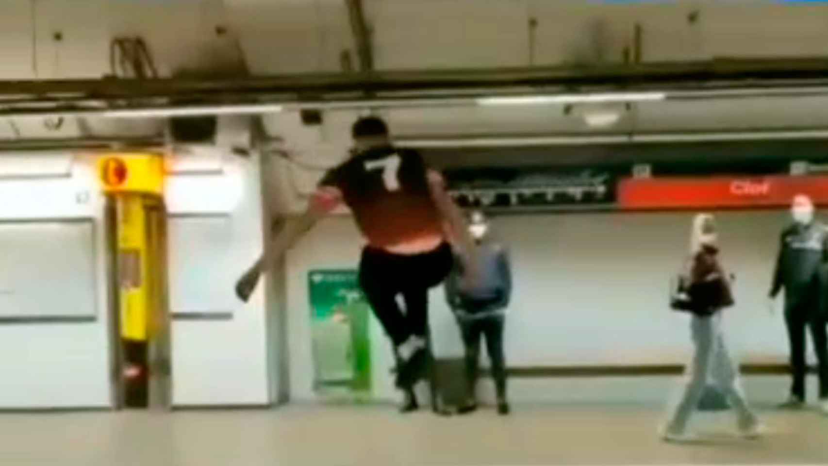 El saltimbaqui del metro de Barcelona