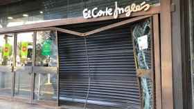 El escaparate de la tienda de El Corte Inglés que ha sufrido el intento de robo / BETEVÉ