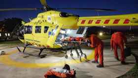 Un helicóptero del SEM traslada a una víctima de accidente de tráfico / EP