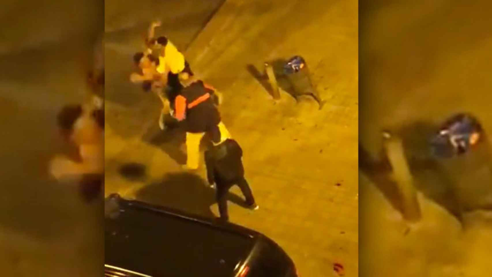 Imagen de la pelea en Barcelona que está causando furor en las redes sociales / CG