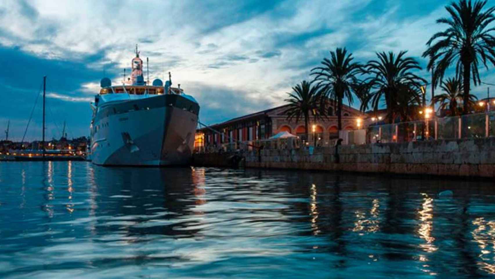 Un crucero atracado en el Puerto de Tarragona