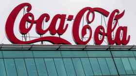 Logo de Coca-Cola en una de sus plantas indistriales / EFE
