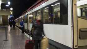 Pasajeros suben a un tren Rodalies de Renfe / EUROPA PRESS