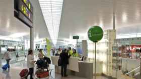 Un punto de información y atención al cliente del aeropuerto de El Prat / CG