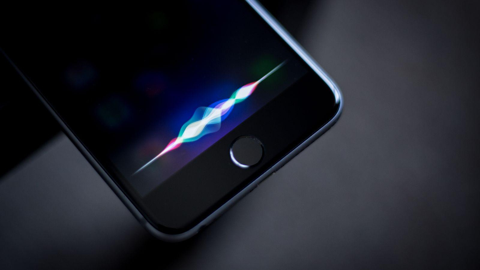 Siri puede escuchar sonidos y sintetizar mensajes sin que nosotros nos enteremos / APPLE