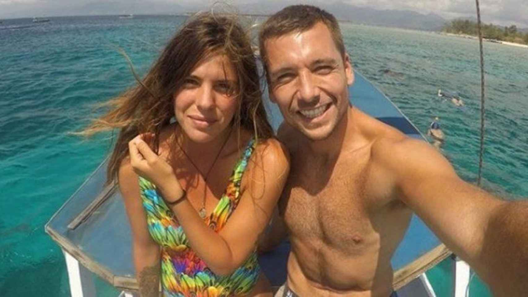 Laura junto a su novio Benji Aparicio / Instagram