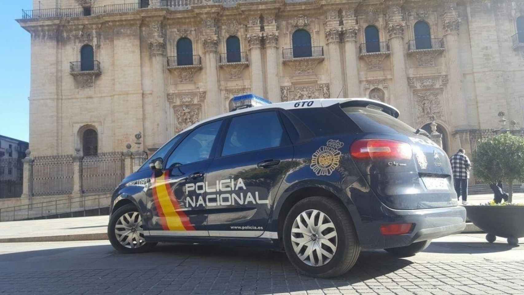 Imagen de archivo de una coche policial en Jaén / EP