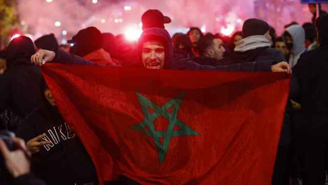 Un aficionado de Marruecos celebrando un triunfo en el Mundial de Qatar / EFE