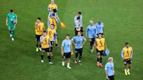 Los jugadores de Uruguay, preocupados, tras empatar contra Corea del Sur / EFE