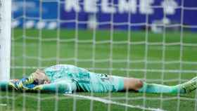 Diego López, destrozado, tras encajar el segundo gol de Luuk de Jong / EFE