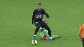 La lesión que sufrió Neymar en el partido contra el Saint-Etienne / Redes