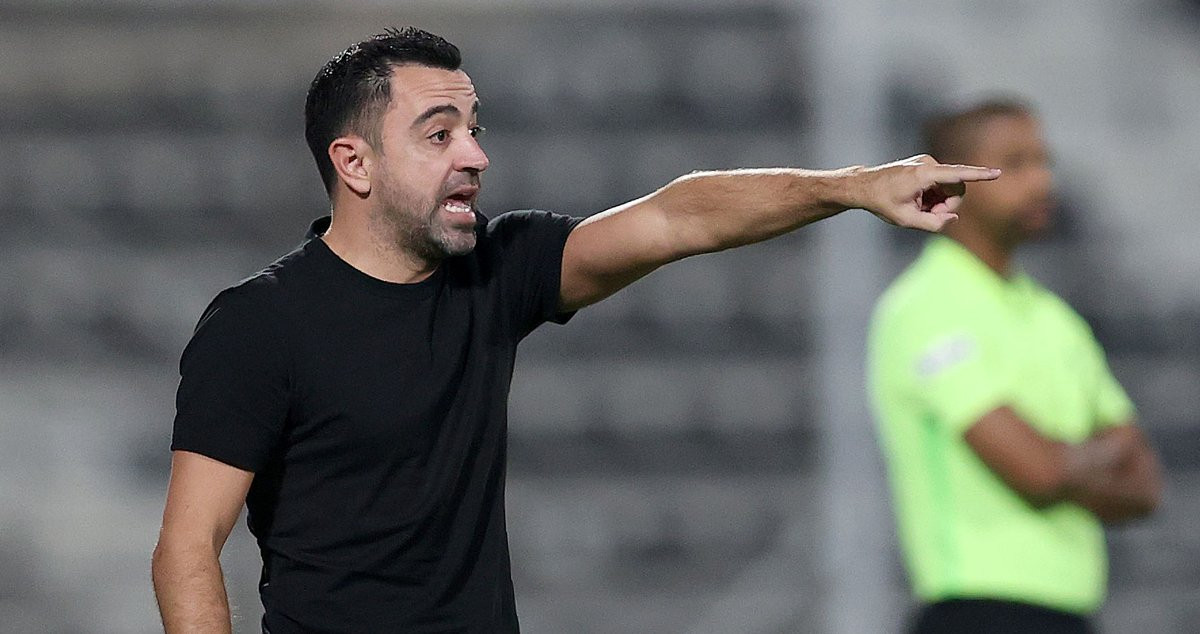 Xavi Hernández, dirigiendo un partido en Qatar / Al Sadd