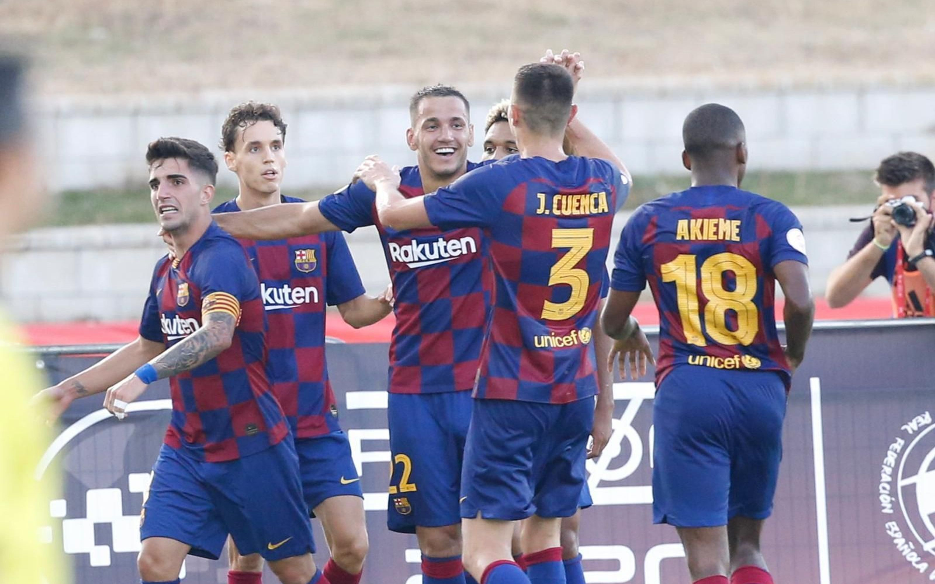 Monchu, Manaj, Akieme, Cuenca y Orellana celebrando un gol del Barça B contra el Real Valladolid / FC Barcelona