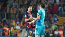 Messi y Casillas saludándose después de un Clásico / Redes