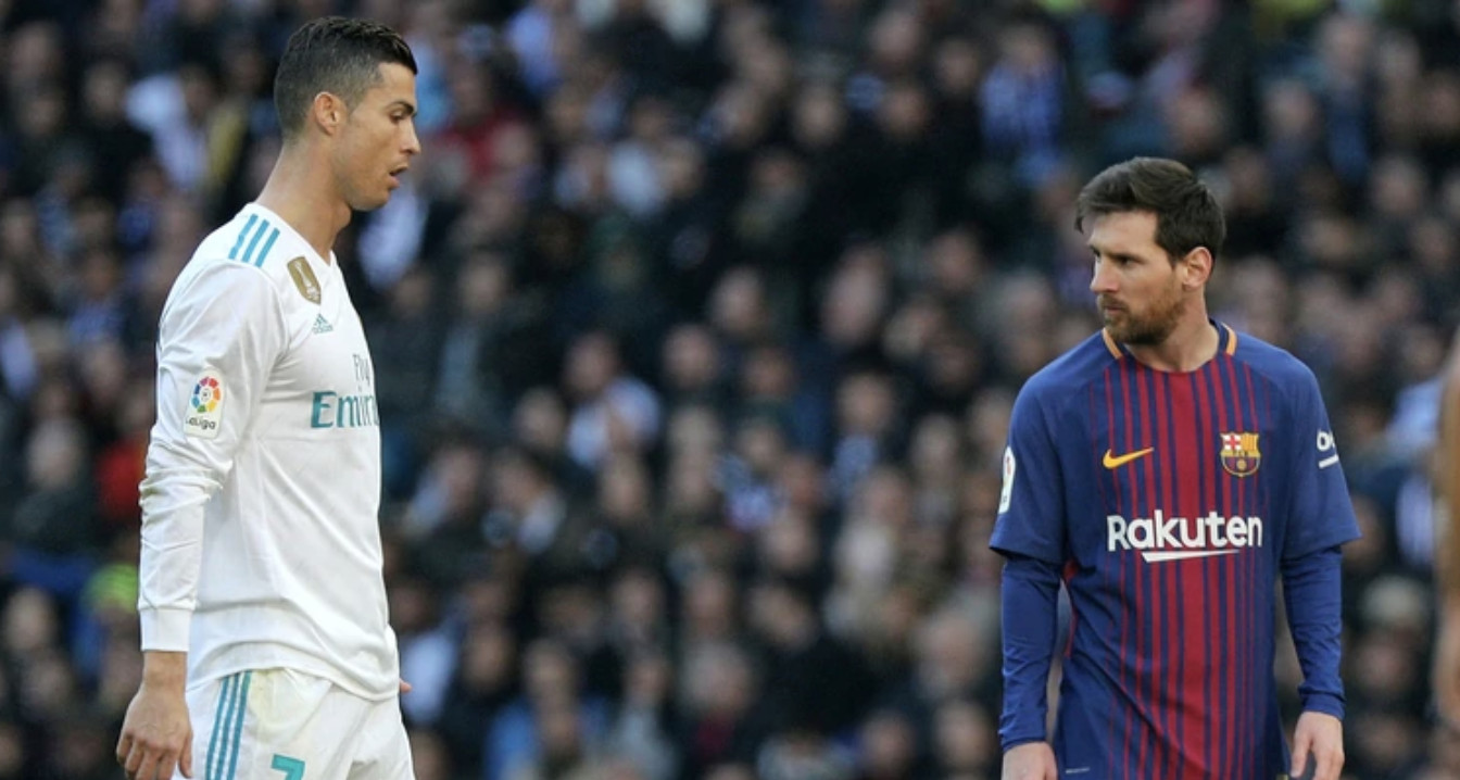 Cristiano Ronaldo y Leo Messi durante un Clásico / Twitter