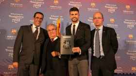 Bernabeu, Piqué y Cardoner en un acto del club / FC Barcelona